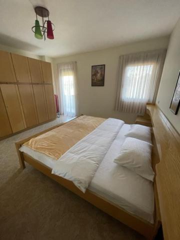 Evendum Central Apartment 1 Tirana Esterno foto